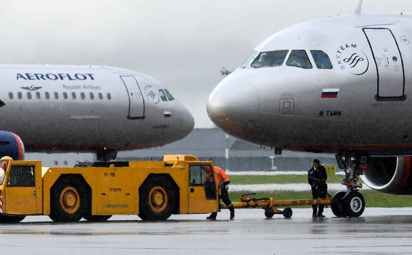 Avião fretado da Rússia cai no nordeste do Afeganistão com seis pessoas a bordo, dizem oficiais