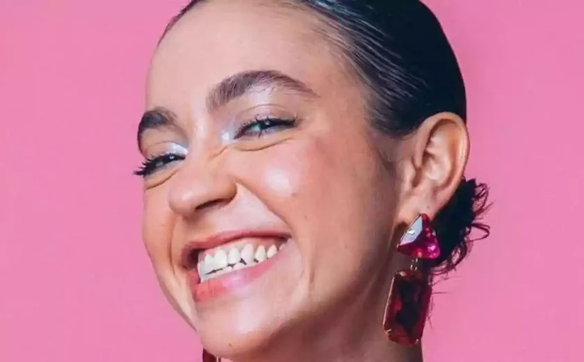 'Estava num dia ruim', satiriza Valentina Bandeira após saída do quadro 'Bate-Papo BBB'