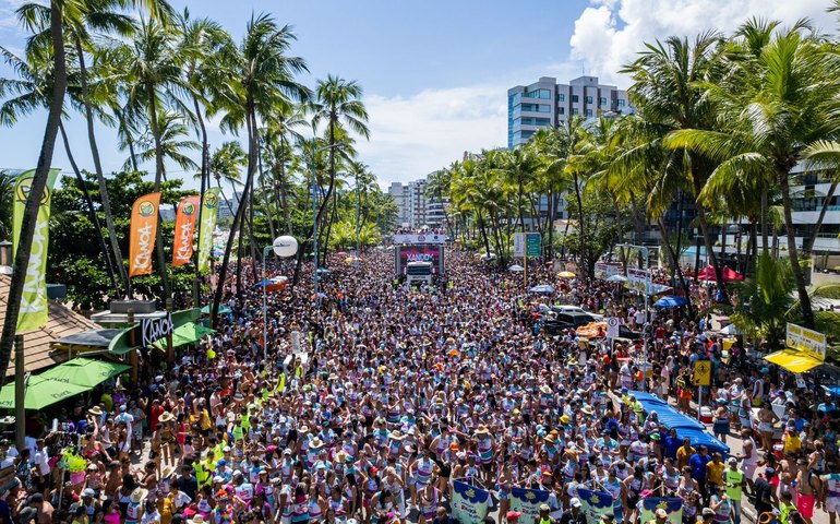 Bloco do Rei celebra 22 Anos de folia com grande festa na orla de Maceió'