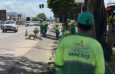 Desenvolvimento Sustentável inicia mutirão de limpeza na Avenida Lourival Melo Mota
