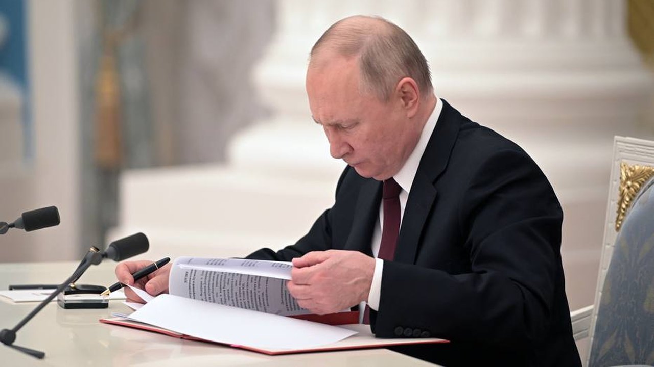 Rússia deve sofrer contração de 15% do PIB em 2022, com risco de piorar, diz IIF