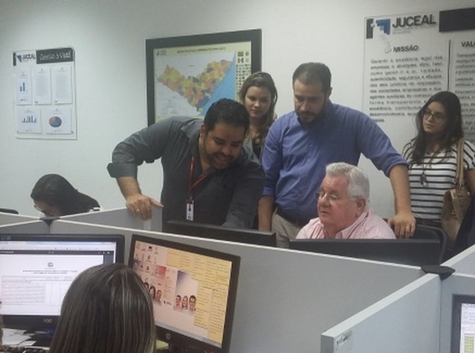 Juceal recebe representantes da Junta Comercial de Pernambuco