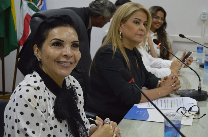 Colunista Ana Monteiro recebe comenda Desembargador Mário Guimarães