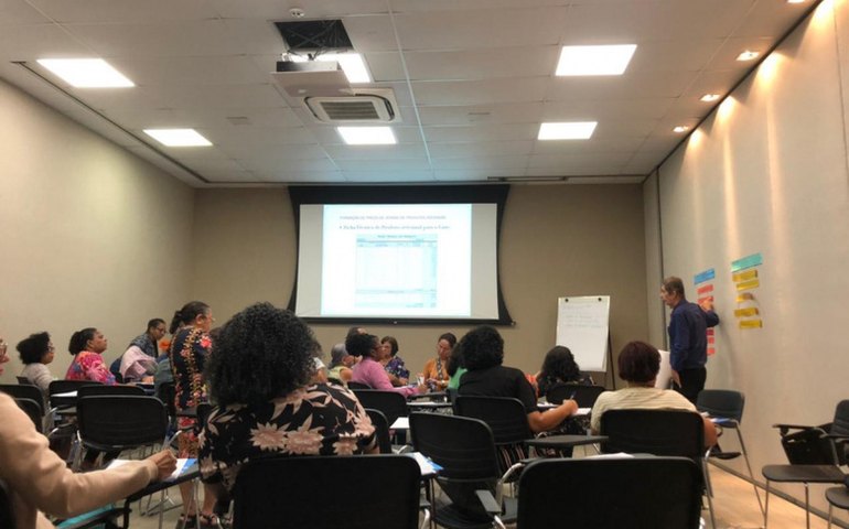 Artesãs da Economia Solidária participam de curso de formação de preço