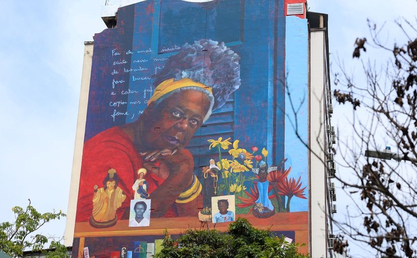 Grafite homenageia escritora Conceição Evaristo no Rio de Janeiro