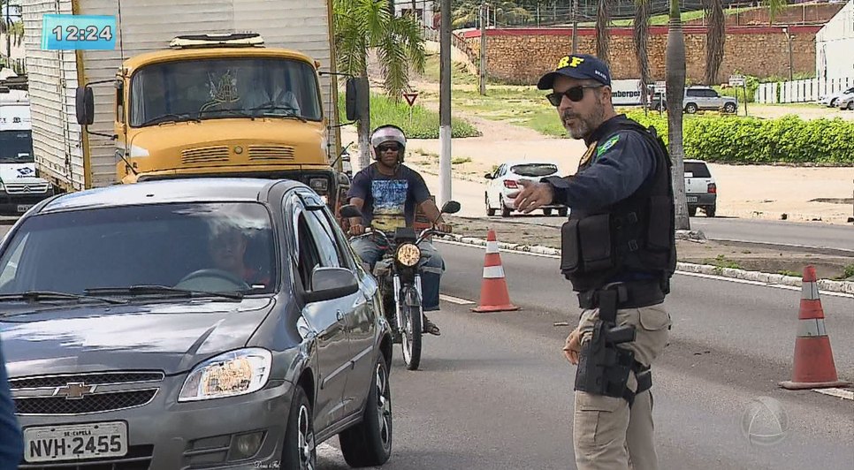 PRF intensifica fiscalizações das rodovias para o feriado de Tiradentes