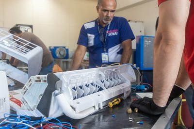 SENAI Poço moderniza área de climatização em parceria com TCL-Semp e lança cursos para um mercado em expansão
