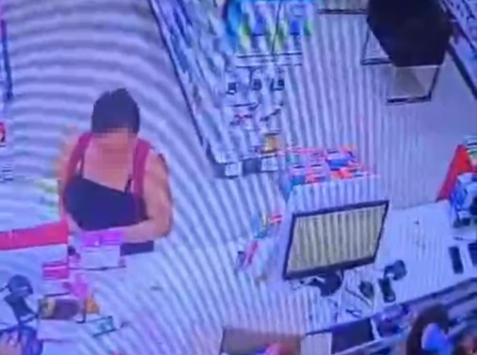 Mulher é presa em flagrante por furto de carteira em farmácia de Maceió