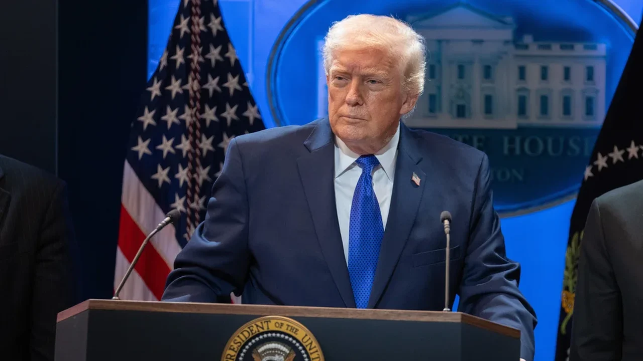 Trump afirma que estreito de Ormuz será território dos EUA