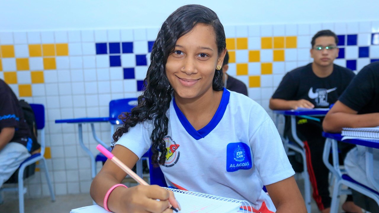 Lei institui ensino integral como política permanente de Estado