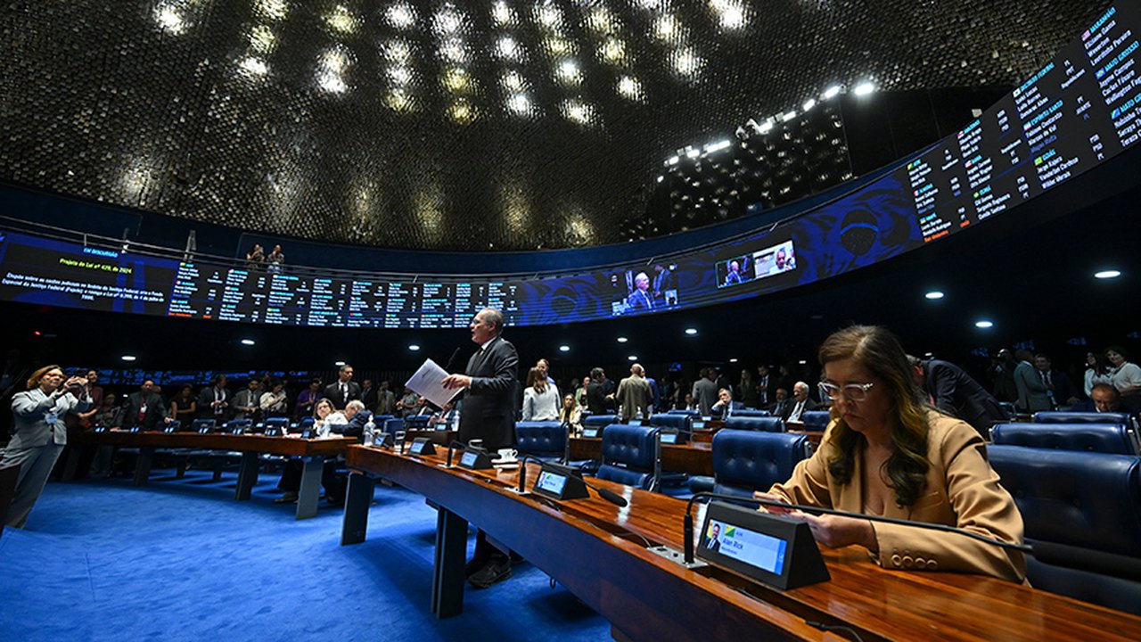 Senado deve votar nesta quarta projeto que reduz imposto de combustíveis