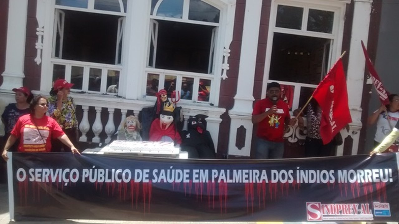 Enterro do ex-governador Divaldo Suruagy é marcado por diversas homenagens