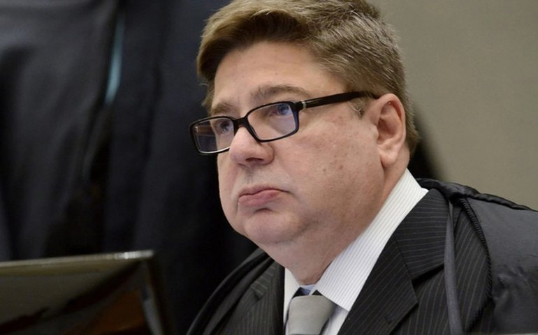 Ministro do TSE que proibiu política no Lolla negou retirada de propaganda pró-Bolsonaro