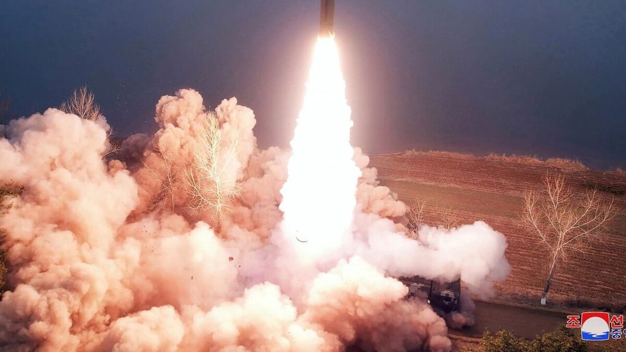 Foguete 'não identificado' da Coreia do Norte explode no mar após o lançamento, afirma Exército sul-coreano; vídeo