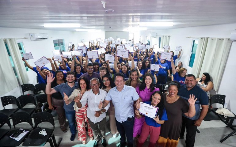  Emprega Mais Alagoas: Secretaria do Trabalho entrega certificados de qualificação profissional em Japaratinga 