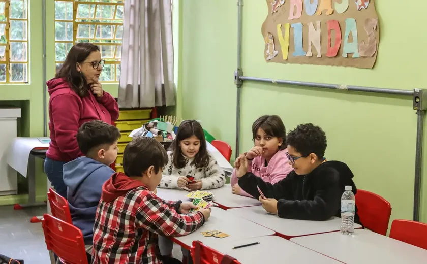 Escolas de Porto Alegre voltam a funcionar após enchentes
