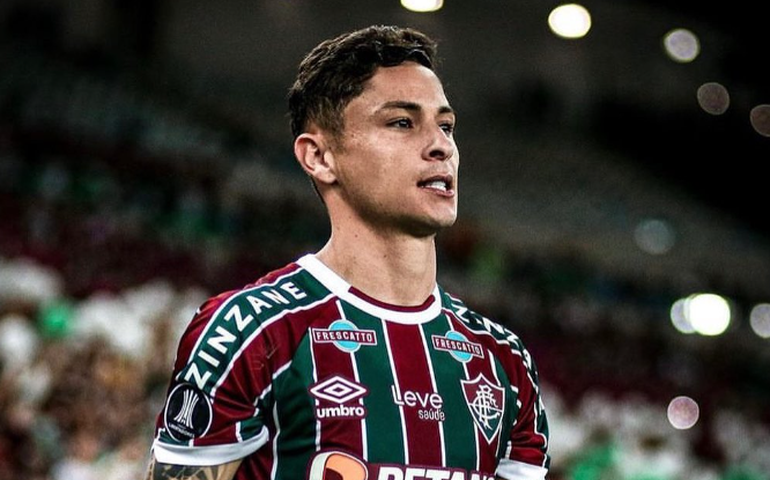 Diogo Barbosa sofre cirurgia no joelho direito e desfalca o Fluminense