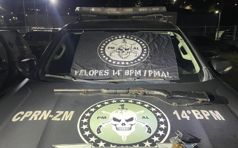 Ações da PM retiram drogas e arma de fogo de circulação