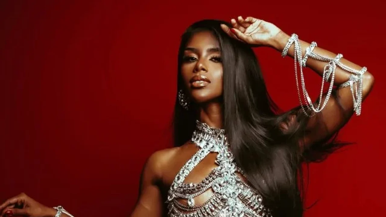 Bellinha Delfim, nova rainha de bateria da Viradouro, aparece aos prantos e agradece carinho: 'Alguém me belisca'