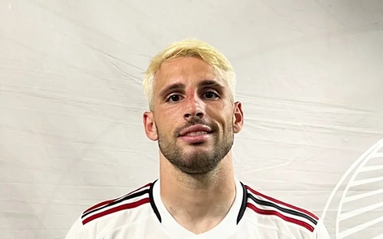 São Paulo confirma cirurgia de Calleri e promove jovem da base antes do clássico com o Santos