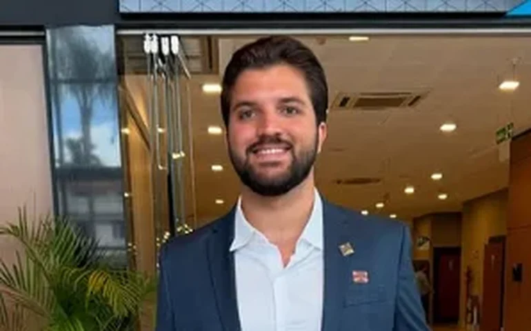 Prefeito de Traipu é apontado como causador de acidente em Maceió após suposta discussão com a esposa no Jaraguá