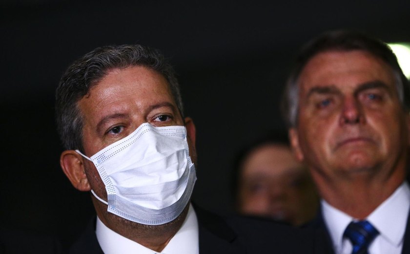 Mídia: políticos brasileiros costuram anistia para Jair Bolsonaro nos bastidores da Câmara