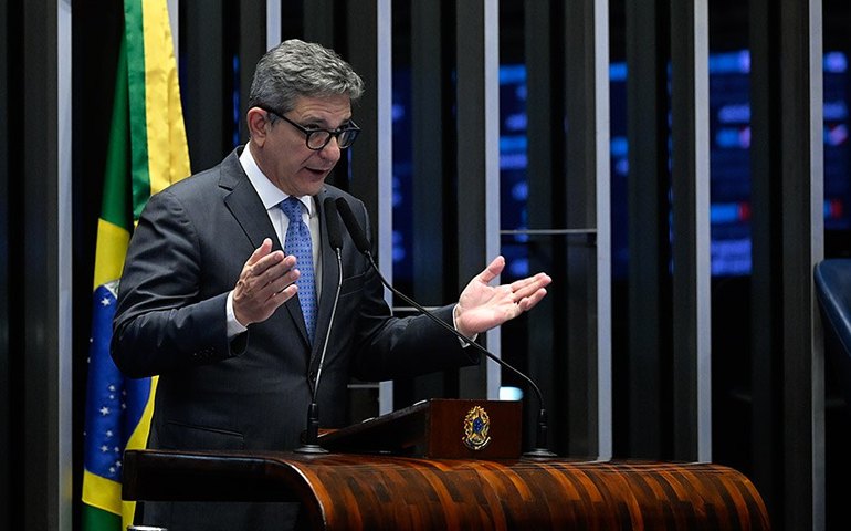 Privatizações reduziram soberania energética do país, afirma Rogério Carvalho