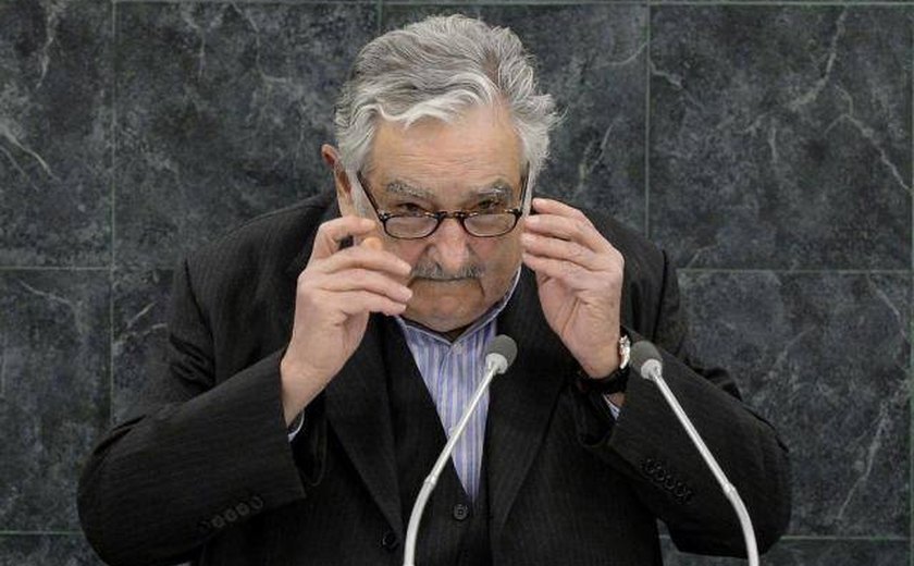 Em livro, Mujica relata confissão de Lula sobre mensalão