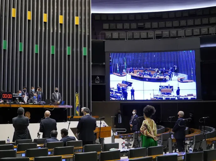 Dino intima partidos a explicar controle de emendas parlamentares
