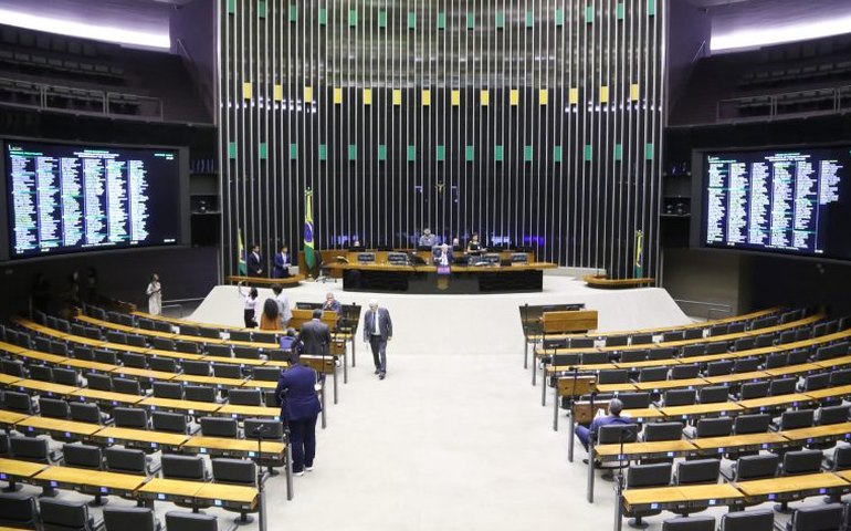 Deputados vão decidir se projeto sobre agentes socioeducativos deve ser votado em Plenário; acompanhe