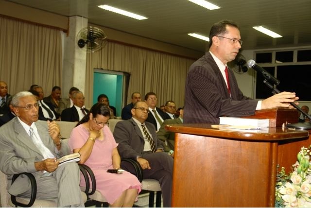 Despedidas marcam culto de doutrina na sede