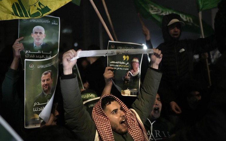 Israel liberta os primeiros 90 prisioneiros palestinos sob acordo com o Hamas