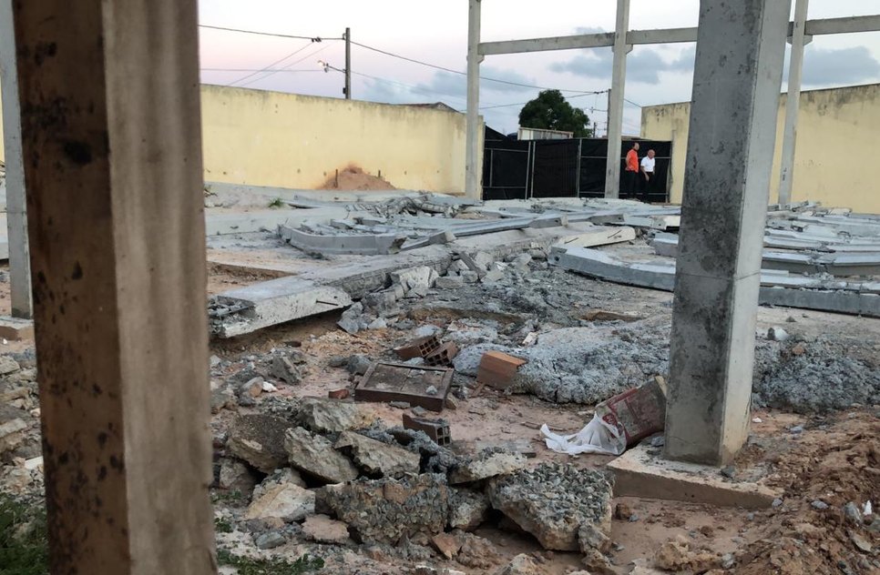 TETO DESABA NO COLÉGIO SANTA MARIA / Foto: Leonardo Barreto/TV Atalaia