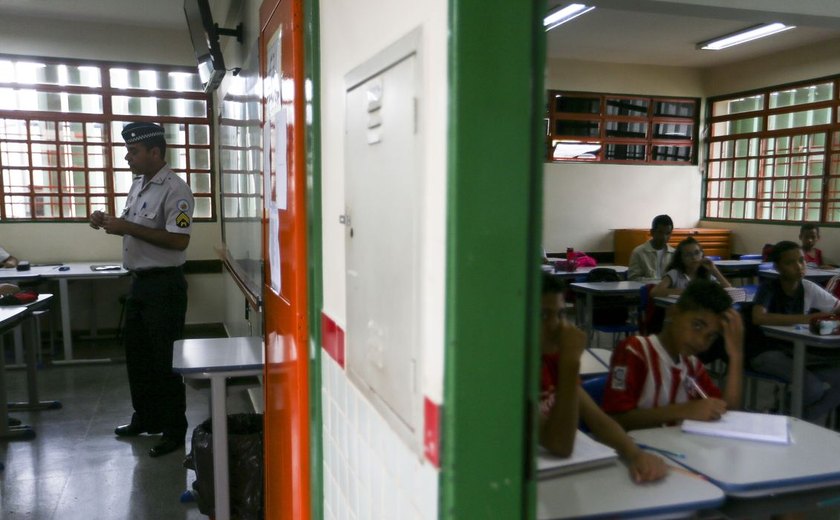 Justiça libera contratação de PMs para escolas cívico-militares em SP