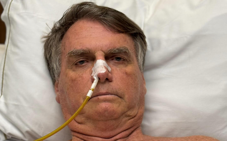 Bolsonaro tem alteração de pressão arterial e segue internado na UTI, diz boletim médico