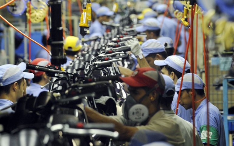 Vendas de motos crescem 25,8% em outubro, aponta Fenabrave