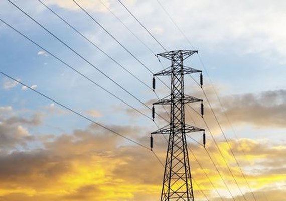 Custo da energia elétrica aumenta 60% em 12 meses