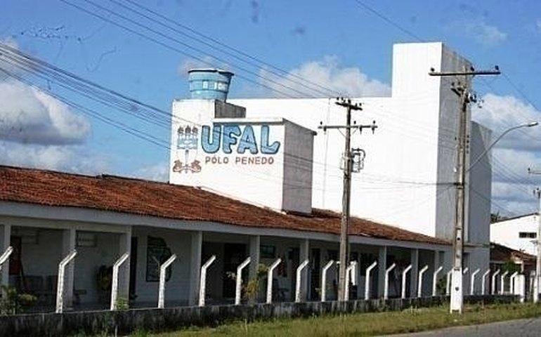 Aluna é suspeita de ataques racistas à professora da Ufal