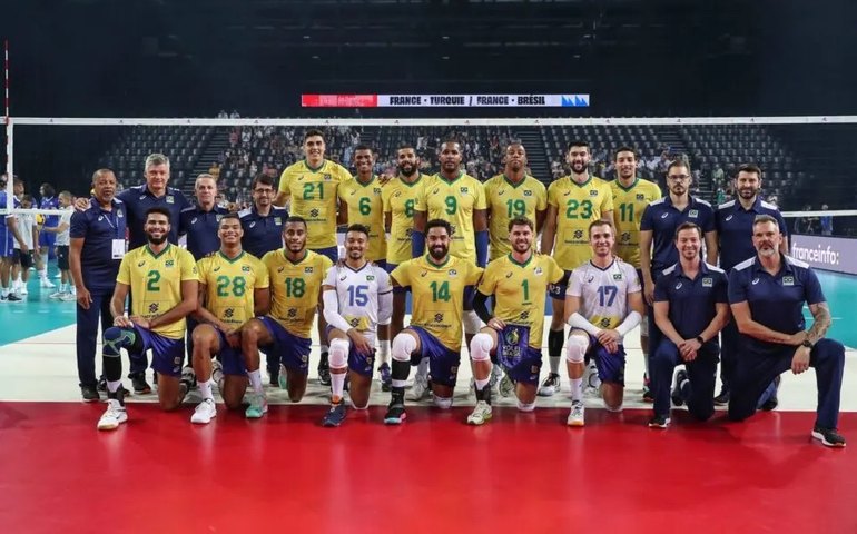 Com sete estreantes em Mundiais, seleção masculina de vôlei inicia campanha