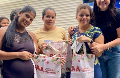 Assistência Social de Branquinha adota ecobags personalizadas para distribuição de alimentos