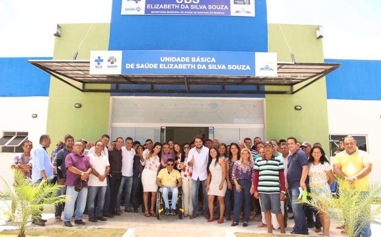 Prefeito Arthur Freitas entrega novo veículo e UBS para fortalecer Saúde de Santana do Mundaú