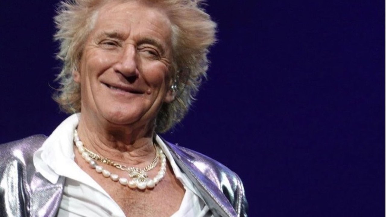 Após cancelar show, Rod Stewart pega jatinho para ver estreia da Escócia na Copa