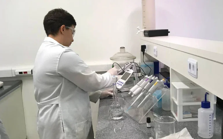 Mulheres são maioria entre os mestres e doutores formados pela Unesp e cada vez mais influentes nas atividades de pesquisa