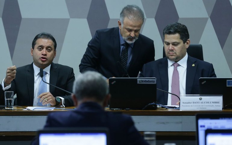 CCJ do Senado adia votação do PL do Impeachment para 2026