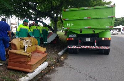Ação conjunta da prefeitura desobstrui canteiro do Dique Estrada