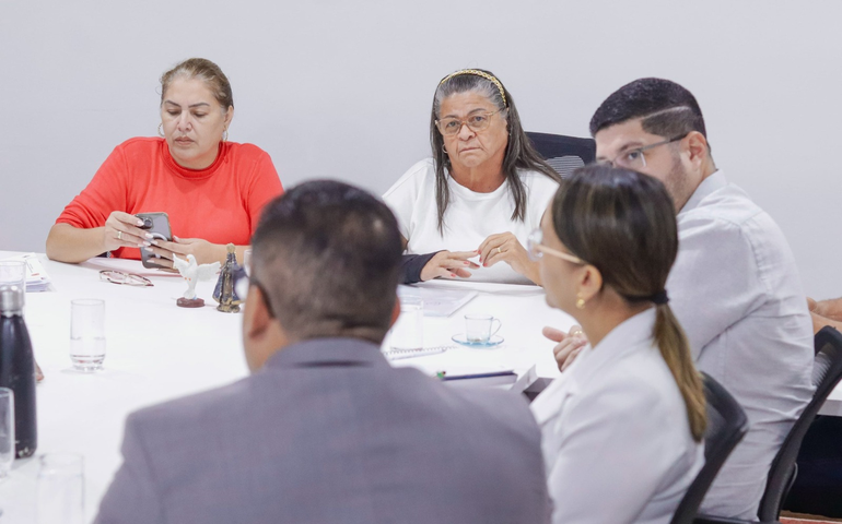 Prefeita “cobra” melhorias na saúde de... sua própria família