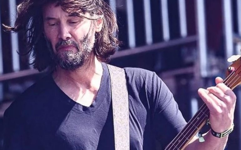 Keanu Reeves músico? Ator volta a turnê com banda Dogstar e anuncia novo álbum após 23 anos