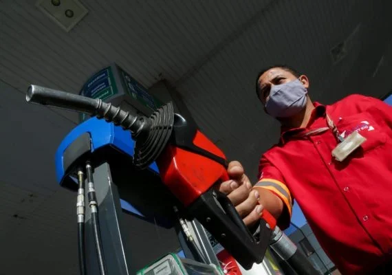 Petrobras reduz preço da gasolina nas refinarias para R$ 3,53 o litro