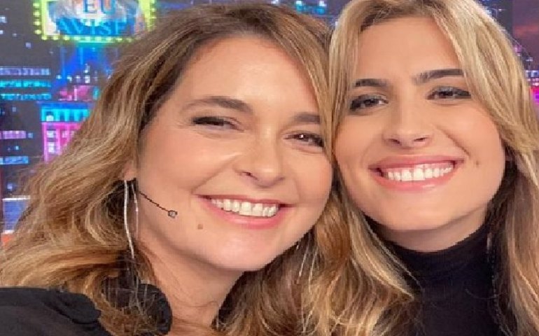Cantora de 'Dengo' faz homenagem no 'Domingão' e surpreende web por ser filha de Cláudia Abreu