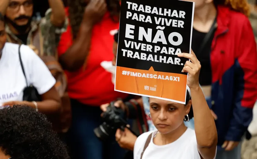 Manifestantes vão às ruas pelo fim da escala de trabalho 6x1